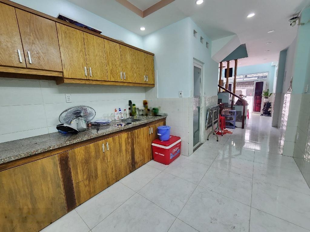 Hẻm thông sát mặt tiền trường sa ngay cầu kiệu giáp quận 1, quận 3