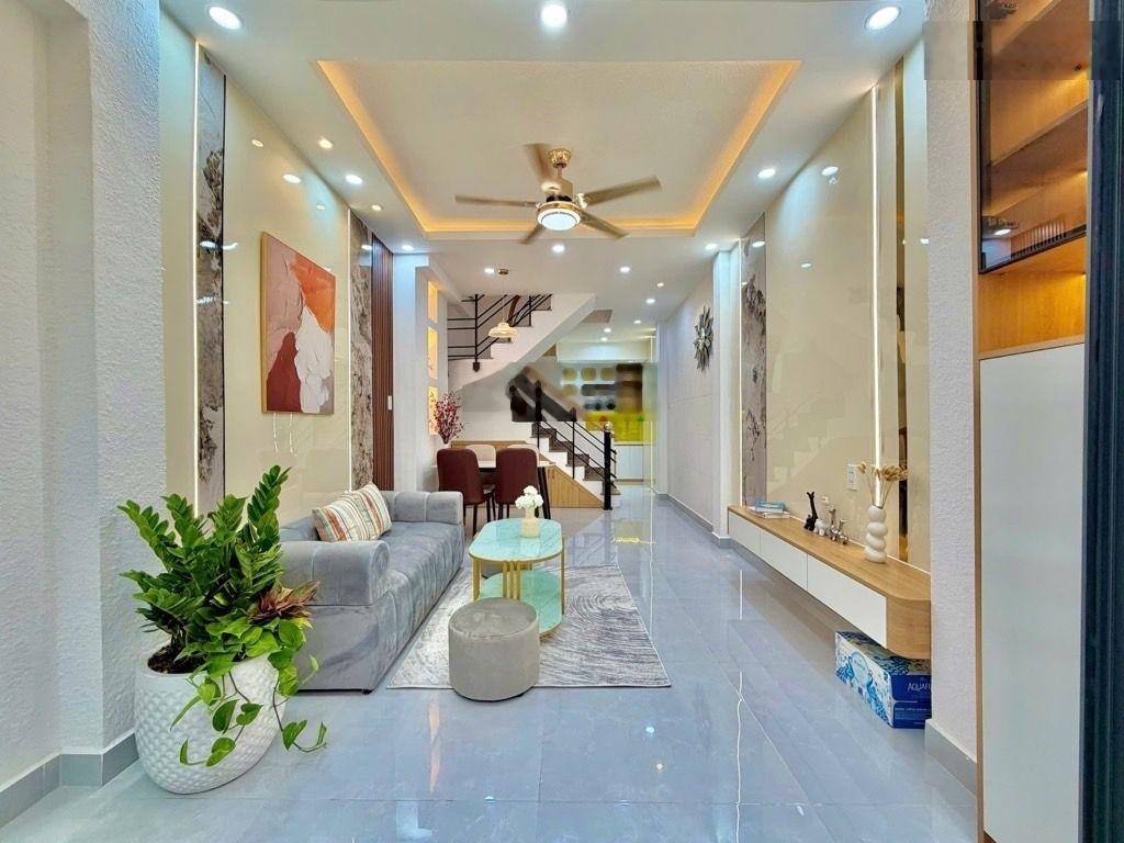 Lê quang định -p5 bình thạnh- sát hẻm xe hơi - 39m2 nở hậu - nhà mới full nội thất - chỉ nhỉnh 5 tỷ