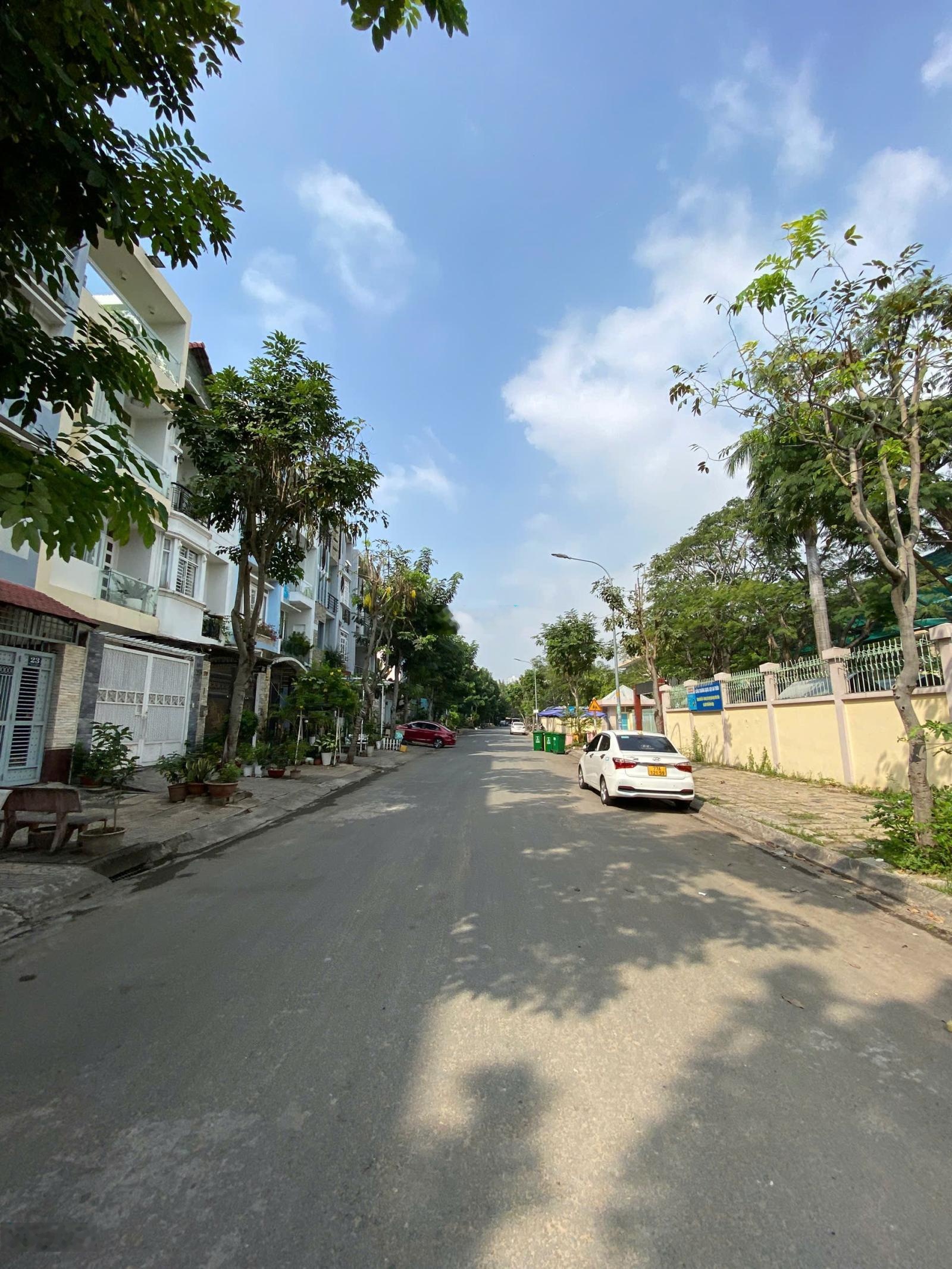 Bán nhà riêng 72m2, 3 tầng, Nguyễn Thị Thập, Quận 7