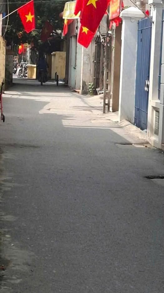 Bán nhà Phố Viên, nhà đẹp ở ngay, ô tô đỗ cửa, ngõ thông, giá 9.5 tỷ