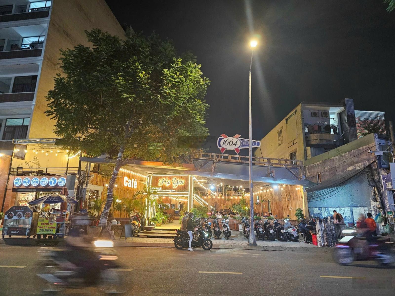 Bán Nhà MT Vườn Lài, Tân Phú. DT 11 x 17m. XD: Hầm - 7 Tầng. HĐT 200 Tr/Th. Giá bán: 35 Tỷ