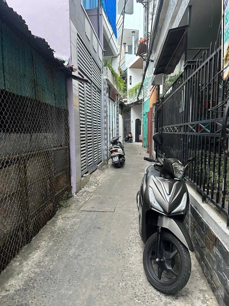 Bán nhà đường Đinh Tiên Hoàng vị trí đẹp, giá hợp lí.