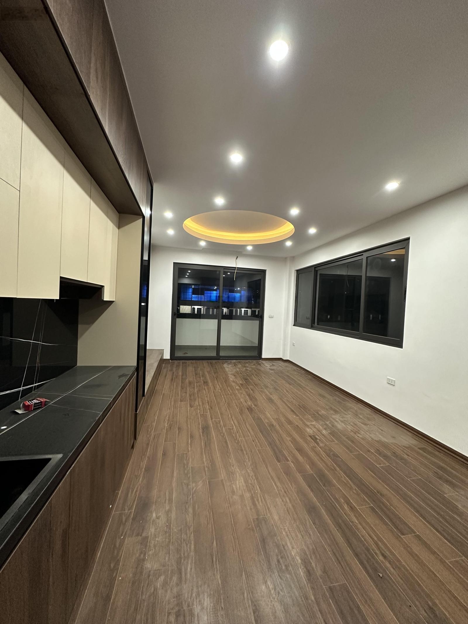 Bán nhà MP Định Công Thượng lô góc 6 tầng thang máy, đối diện BV Y học Cổ truyền, 40m, 16.9 tỷ