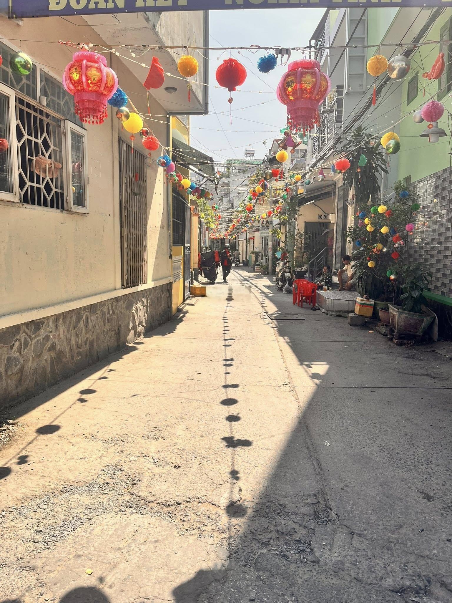 Nhà Tạ Quang Bửu Quận 8, 4 tầng, DT 4x18m, chủ giảm sâu 8 tỷ. Hẻm xe hơi.