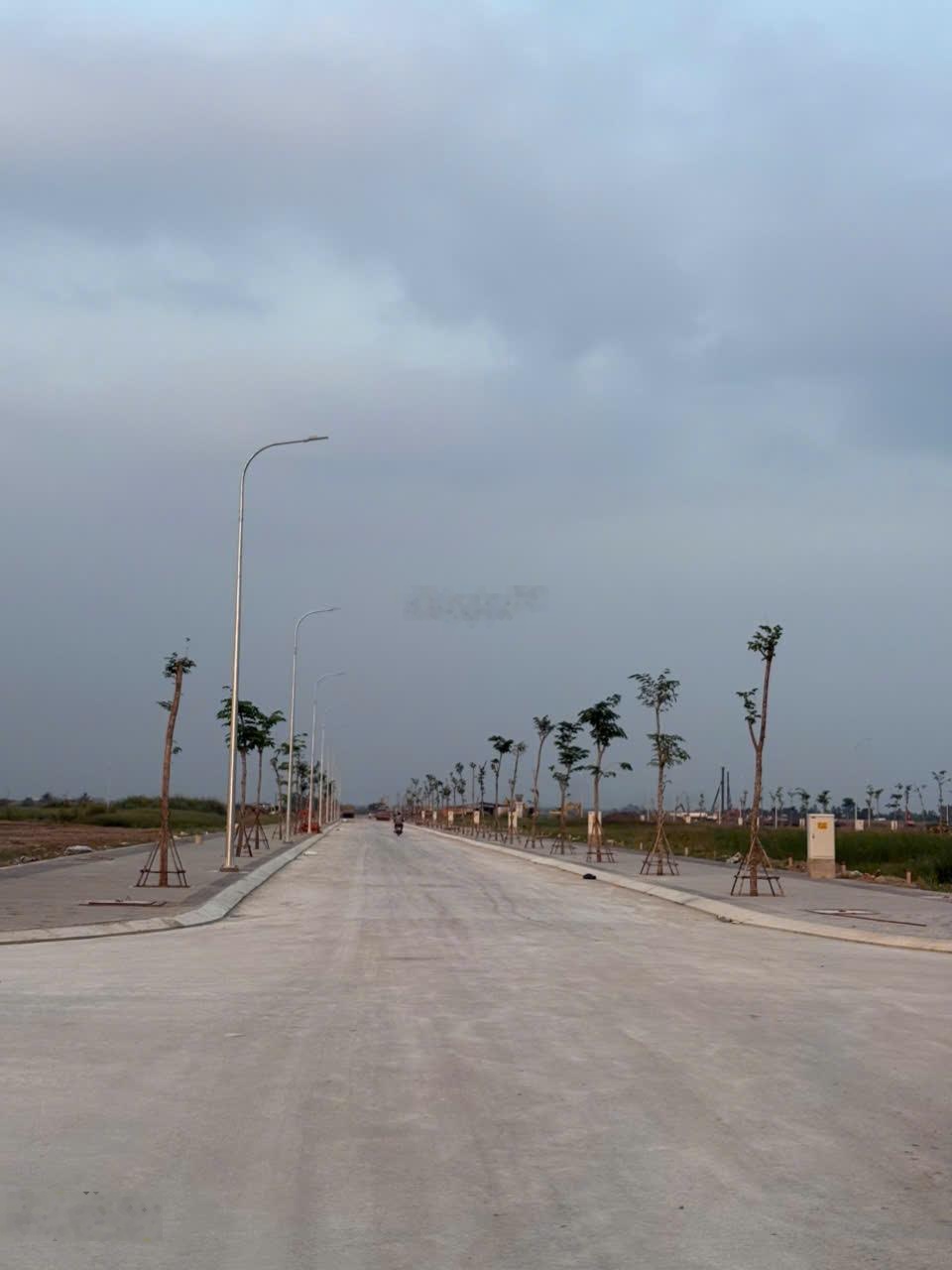 Bán lô đất liền kề KDC, nằm vị trí đắc địa, mua về Đầu Tư - Ở - Kinh Doanh đều phù hợp, Giá Tốt