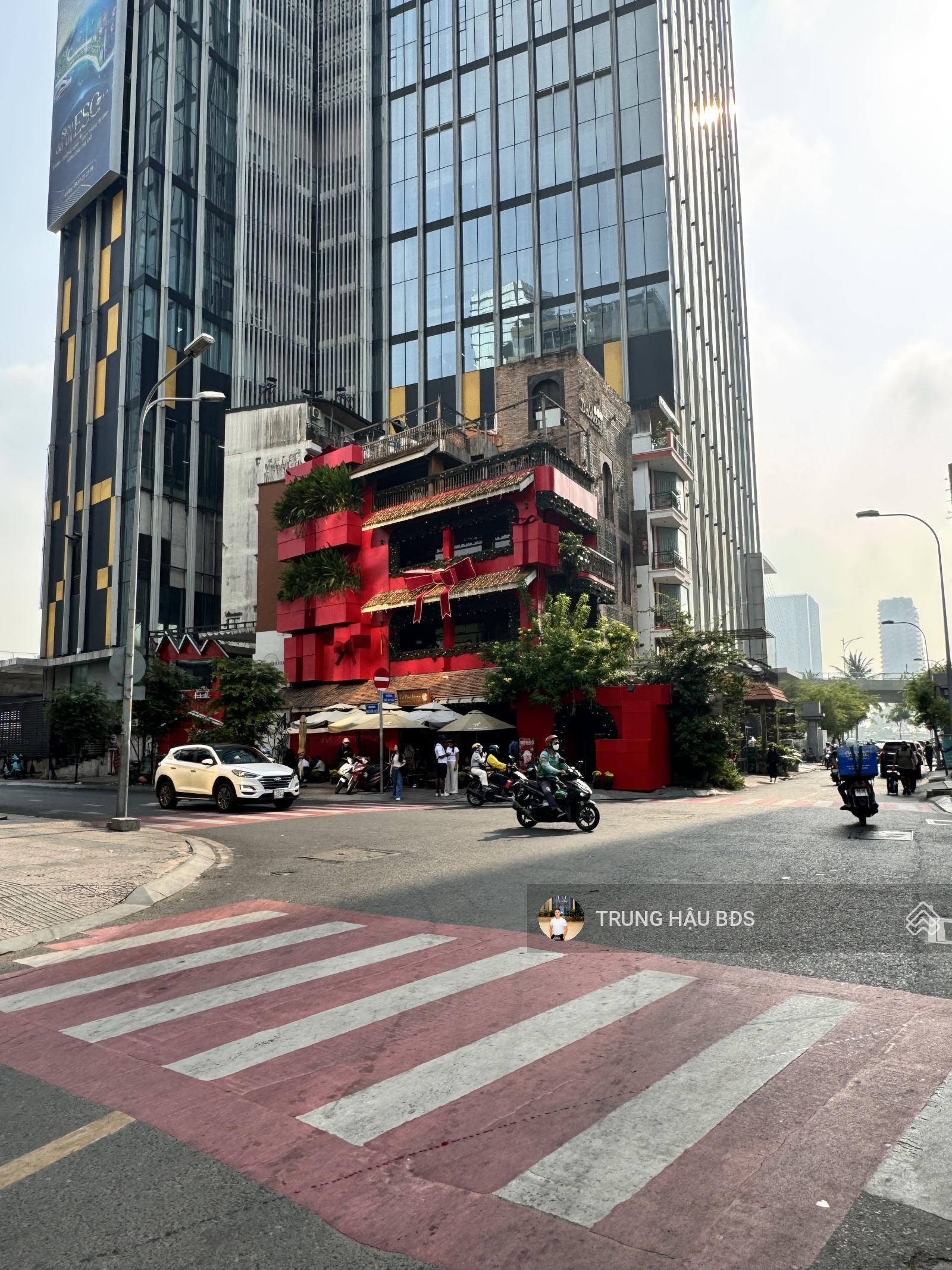 Góc 2MT Lê Thánh Tôn và Ngô Văn Năm Quận 1 - DT 12x18m - CN 200m2 - 5 tầng - HĐT 400 triệu - 120 tỷ