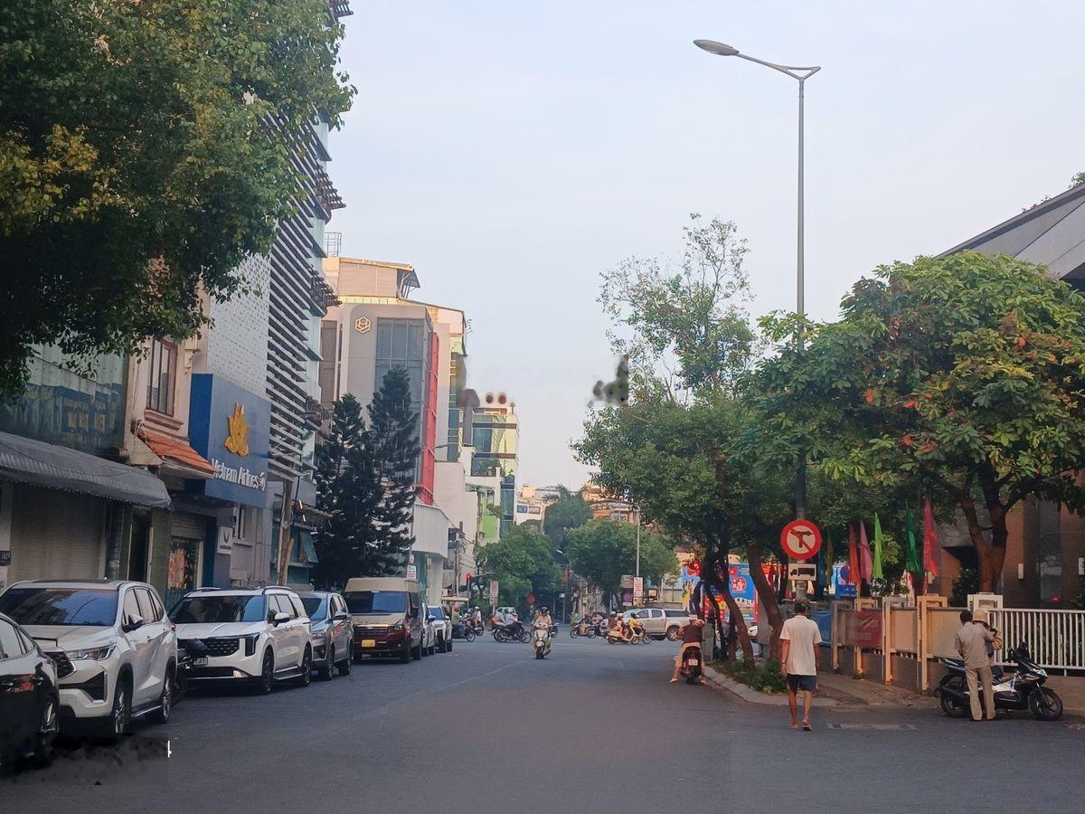 Xuất cảnh bán gấp - Bán nhà Nguyễn Thị Huỳnh 75m² 5 tầng - 26.5 tỷ