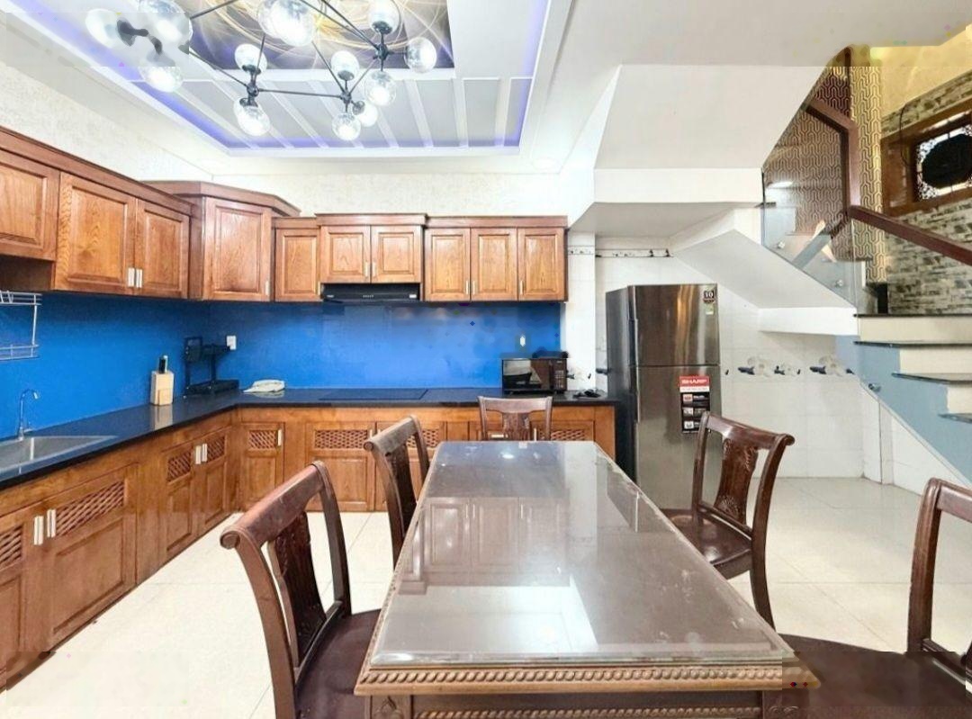 Chủ gấp bán, 74m2, 3 tầng, ngay trung tâm tiệc cưới Hoàng Văn Thụ, chỉ hơn 9tỷ