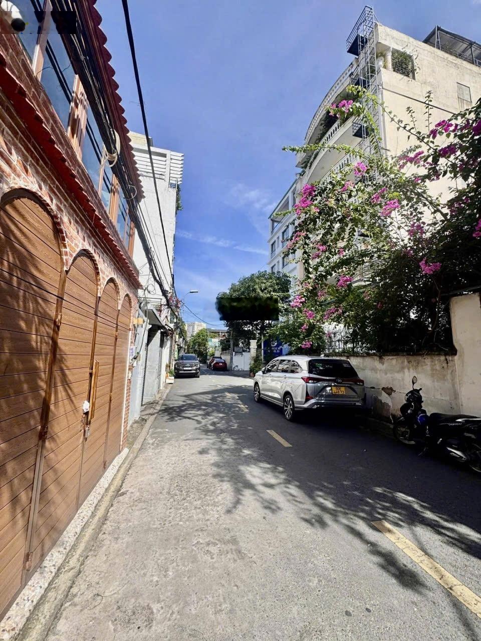 Thảo điền - khu vip nhà giàu - mặt tiền đường lớn..