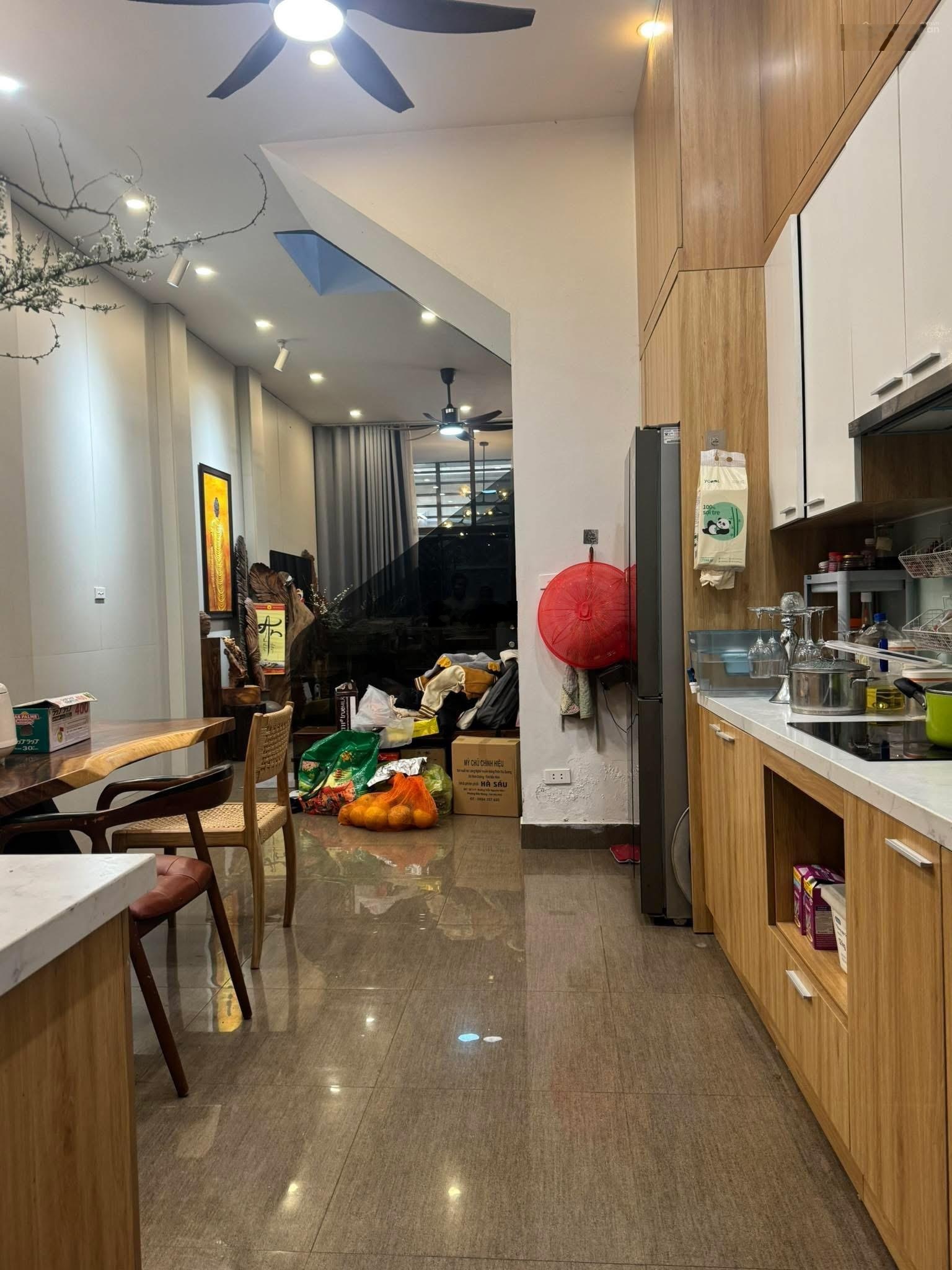 Lò Đúc siêu phẩm nhà phân lô tuyệt đẹp hiện đại, khu dân trí cao ở sướng. Vị trí đẹp, 500m ra bờ hồ