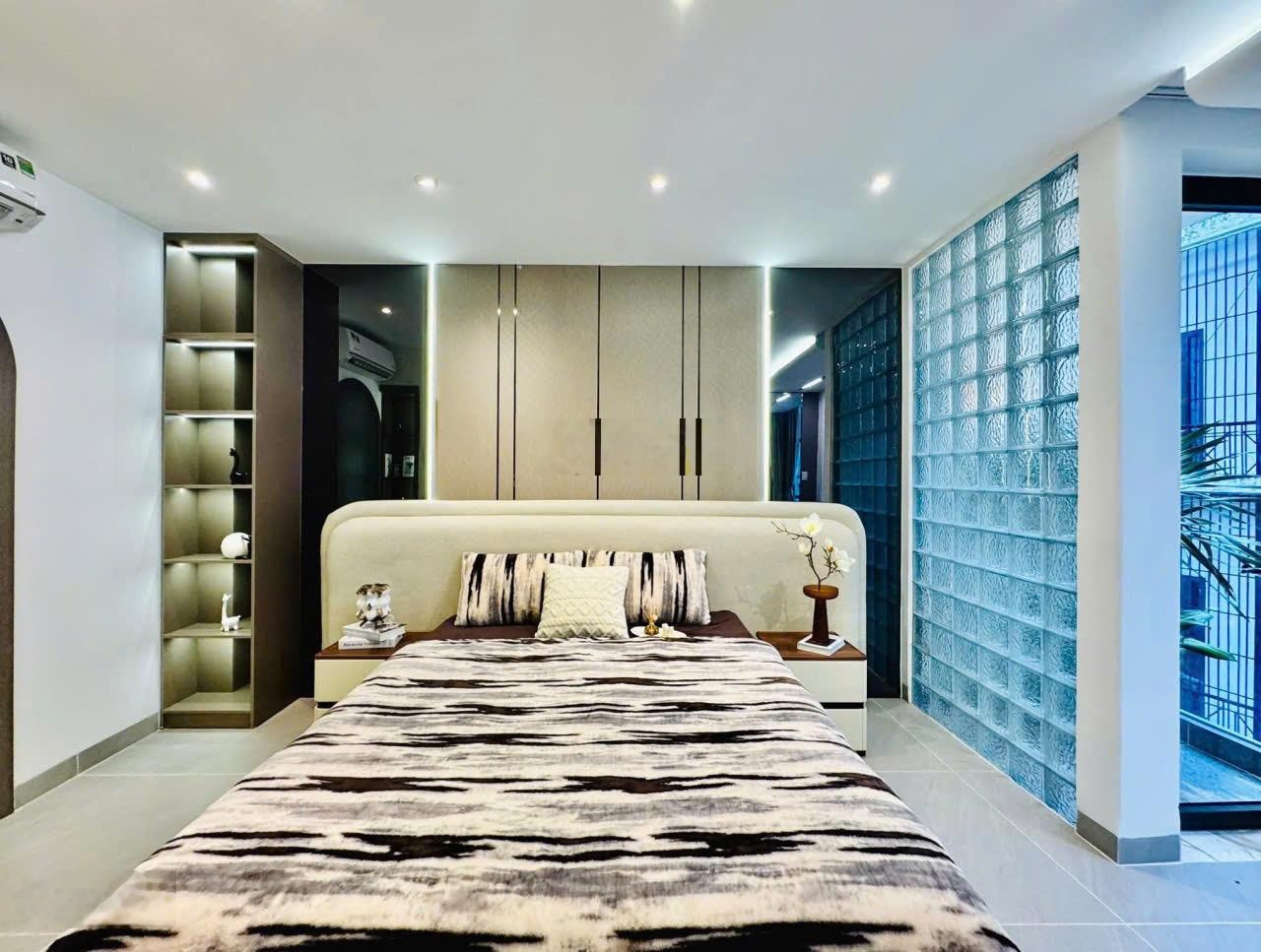 Siêu Phẩm Hẻm 6m_Phạm Văn Chiêu P14_diện tích: 4x18m 5 Lầu Thang Máy_Gần Chợ Thách Đà