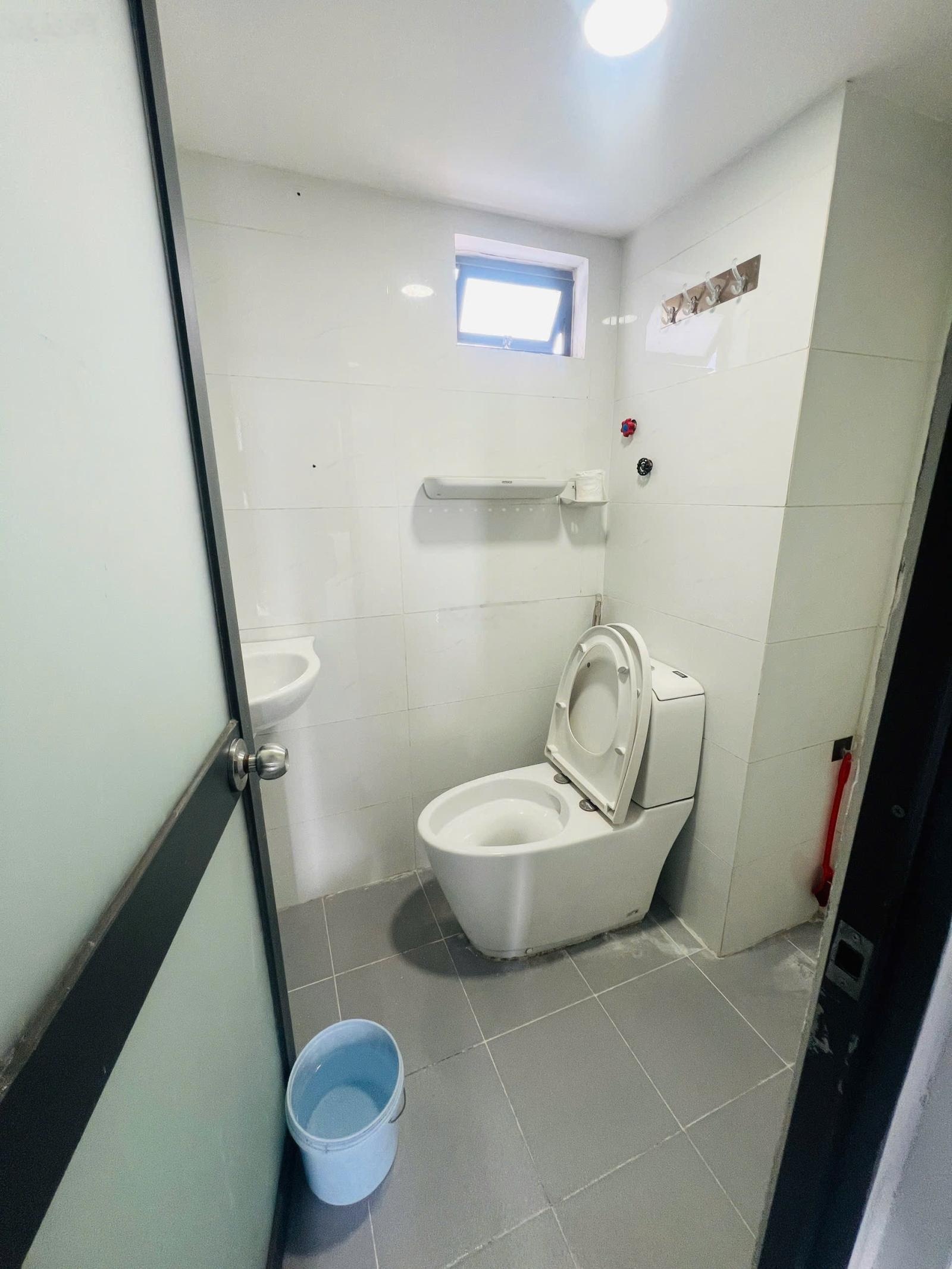 Nhà mặt tiền Nguyễn Văn Nghi 5 tầng BTCT hoàn công đủ, giá 8 tỷ 2 bớt lộc