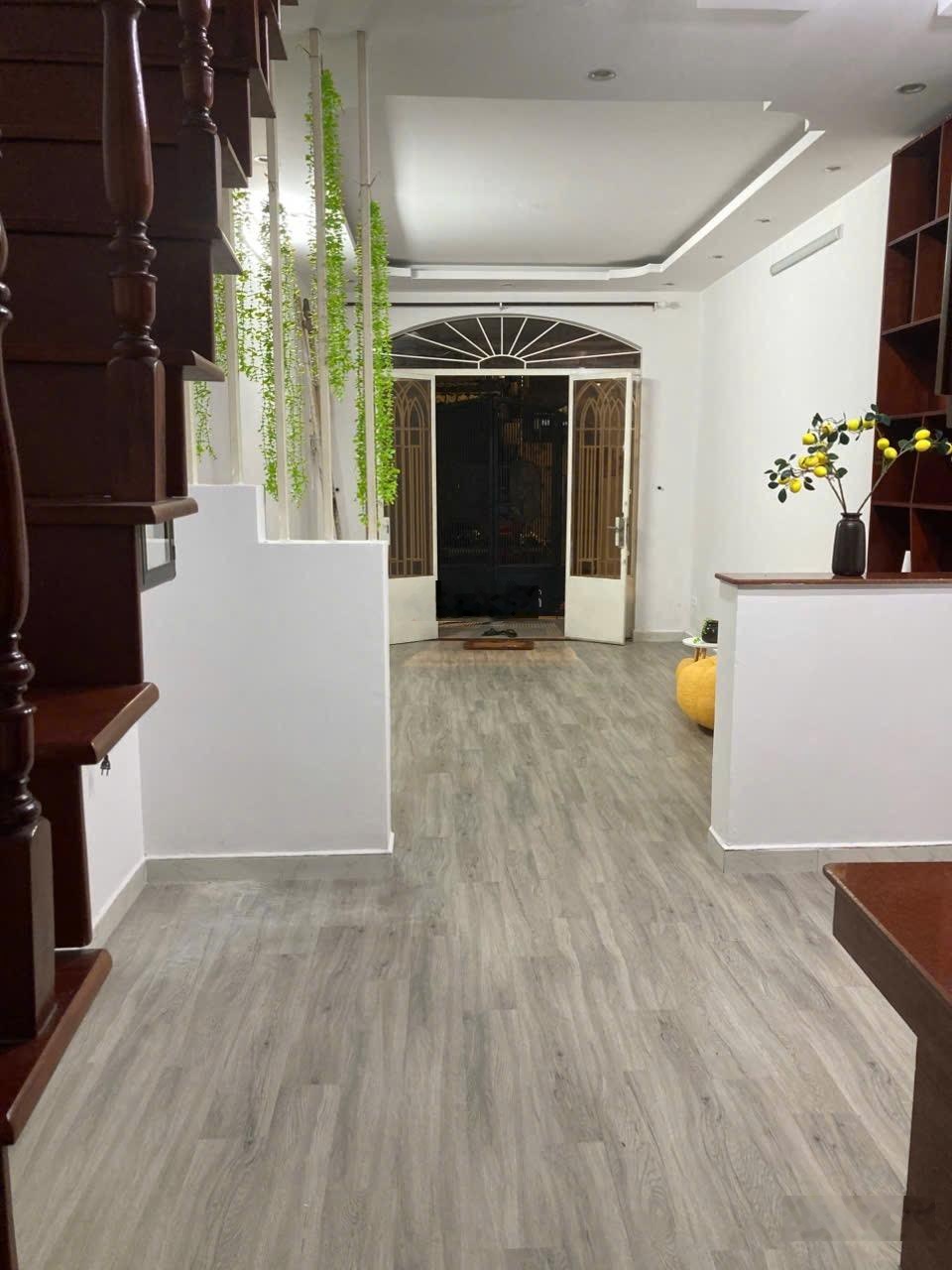 Bán nhà Huỳnh Khương An . Đúc 1 trệt 1 lầu. Gần Chợ GV . DT 3.5 x 11. Nở hậu 3.7m . Sổ CN 41m2