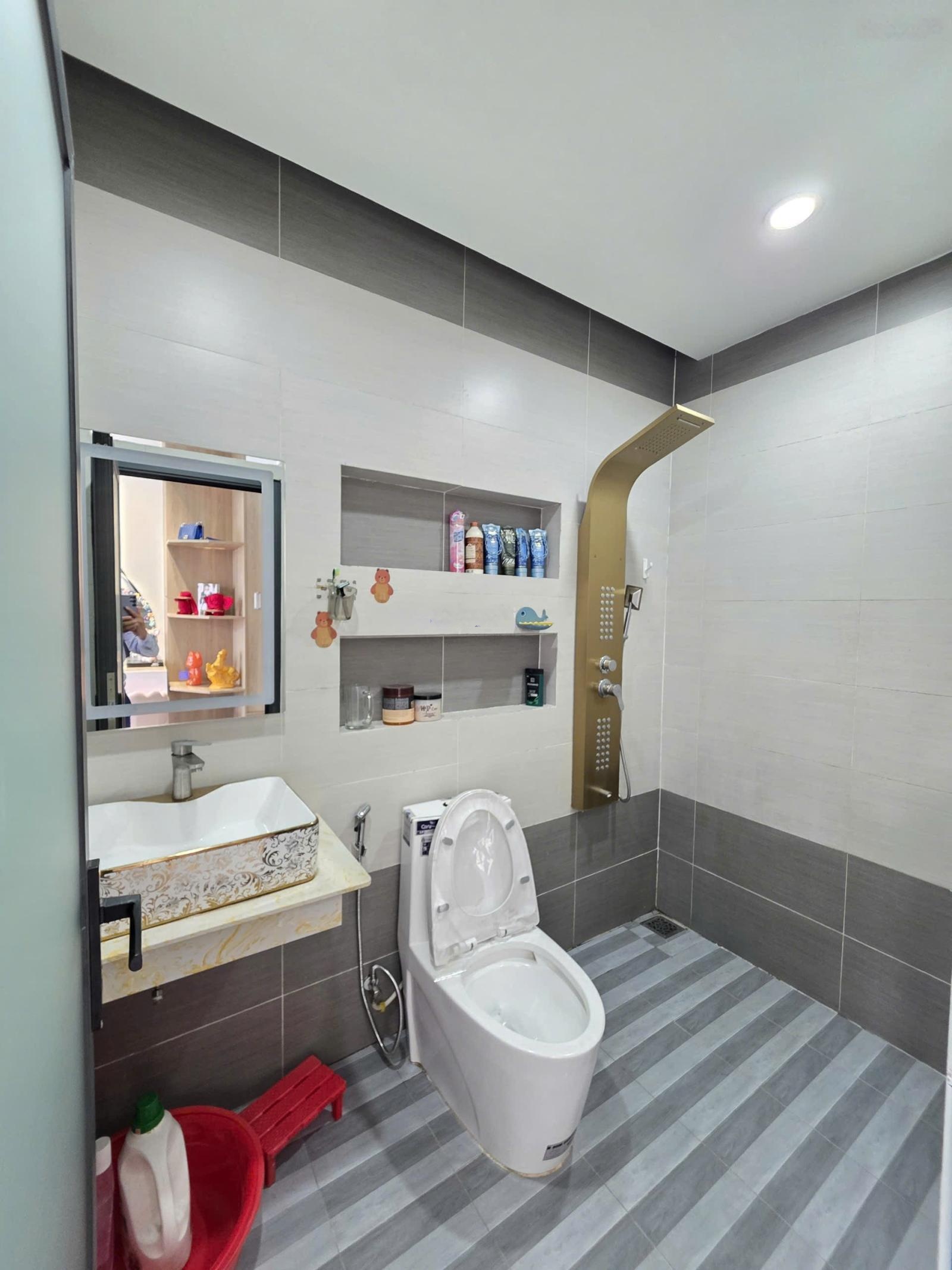 Bán gấp nhà chính chủ tự xây ở còn mới nguyên 1 trệt 2 lầu gần Ngã Tư Bình Chuẩn