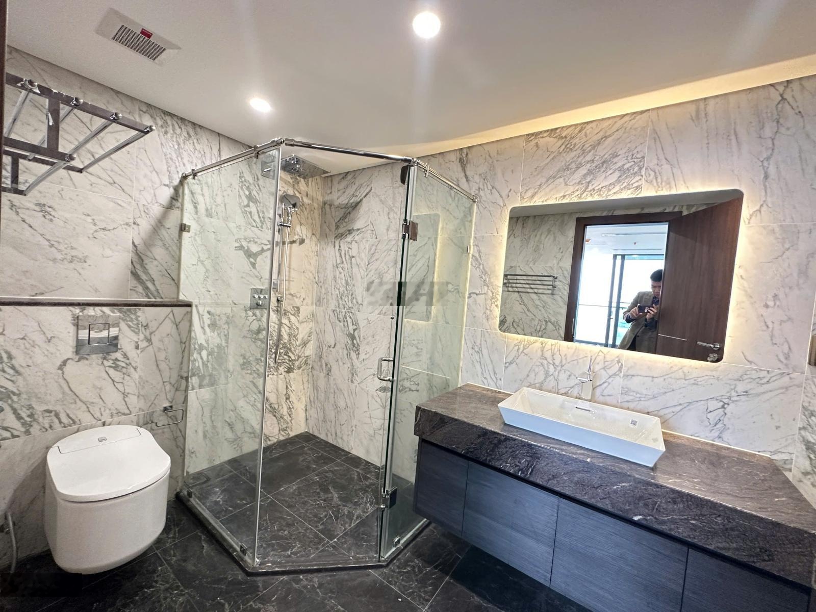 Độc quyền quỹ căn 1pn tầng cao, giá 2tỷ4 tốt nhất tại sunshine legend city-vốn ban đầu chỉ 650trieu