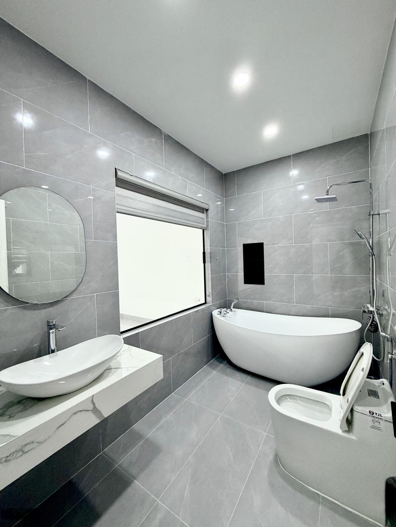 Siêu phẩm 3 lầu ngay cổng khu đô thị 5 sao 1, Đã hoàn công, Giá : 5.9 tỷ ko thang máy, 5,5x19m