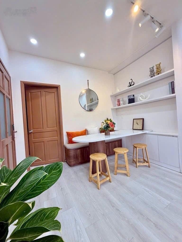 Chung cư quận Bình Thạnh-3ty2 .Siêu Mẫu Kế bên Trường Sa P3 Bình Thạnh (dt55m2)2 Pn.Lầu 5 Thang máy