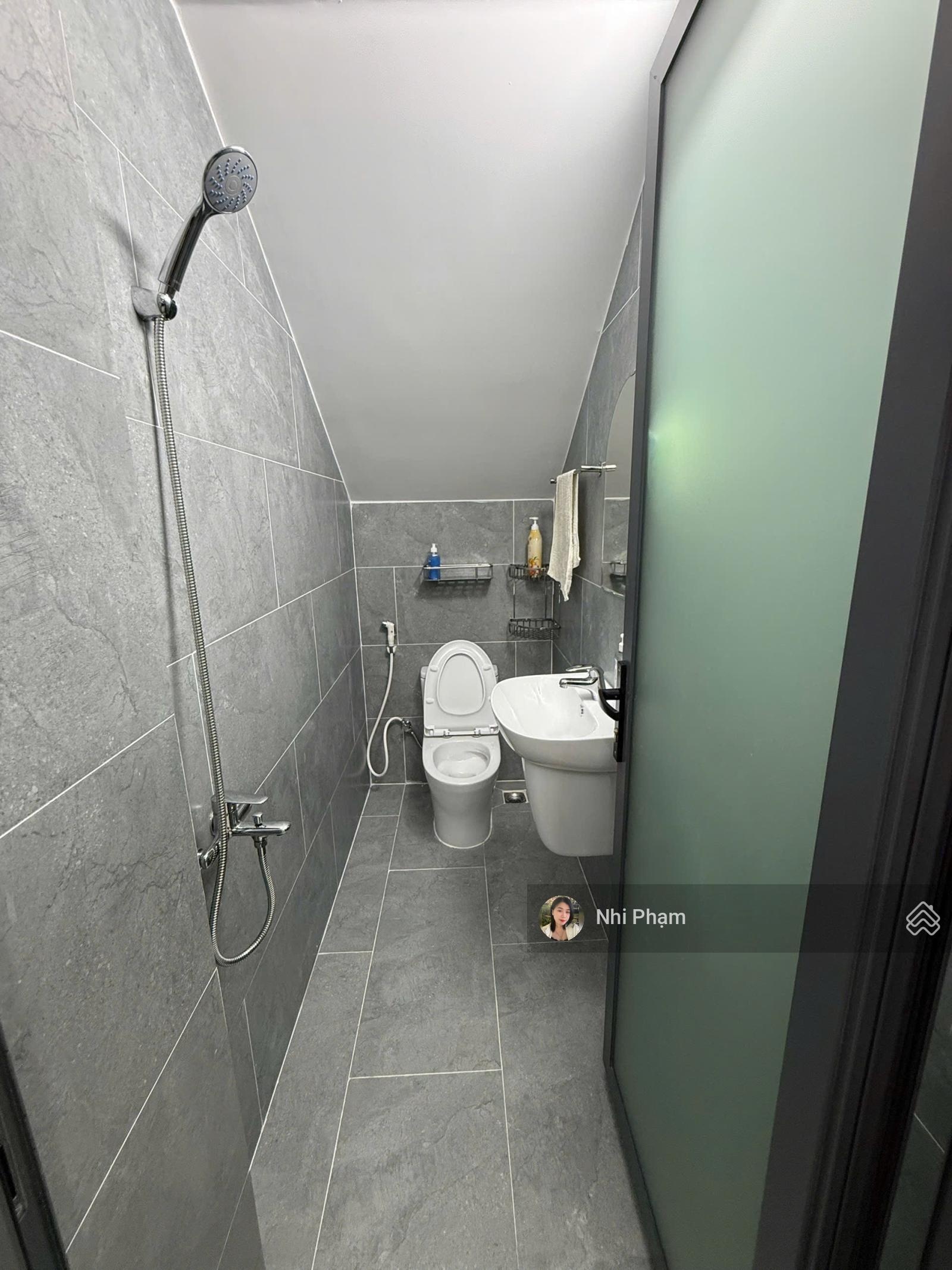 Nhà Mới Đẹp Điên vào ở ngay trước Tết có THANG MÁY ngay Đh Cảnh Sát Linh Tây AN NINH NHẤT THỦ ĐỨC