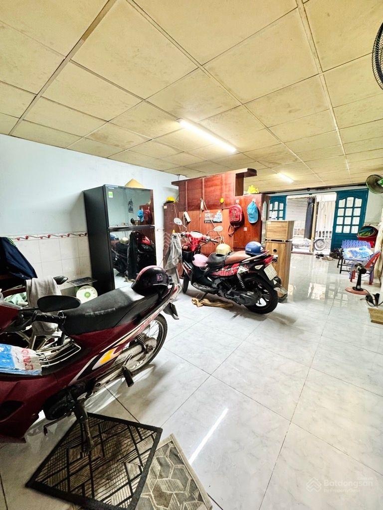 Nhà nát 1 đời chủ (5.2 x 14)m cách 1 căn ra Mặt Tiền đường Nguyễn Xí giảm 700tr còn 7.8tỷ