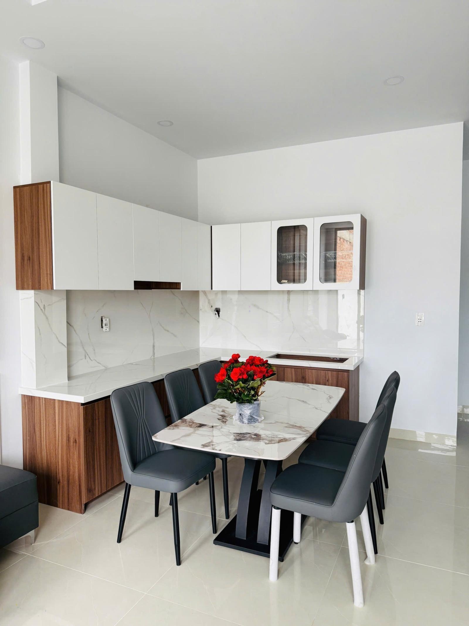 Bán nhà mới trung tâm diên sơn gần chợ & ubnd đường nhựa thông - có sân ô tô - sđt 0931897111