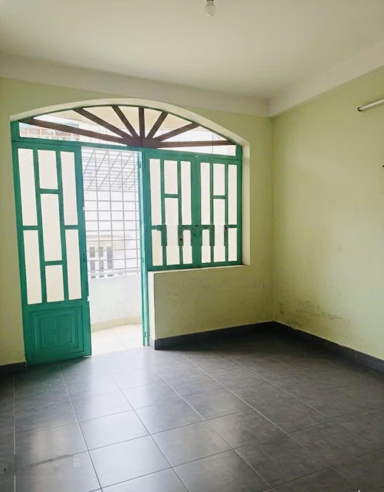 Bán nhà khu tên lửa (5x12)nở hậu,3 tầng,ô tô đỗ cửa,giá 5.5 tỷ