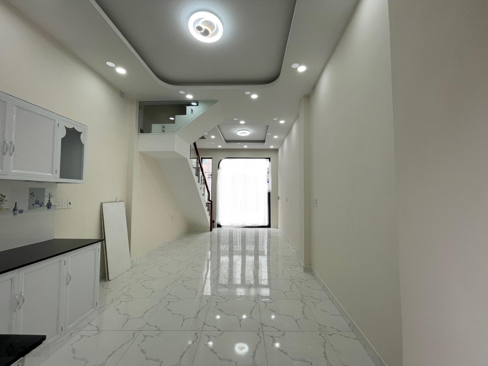 Nhỉnh 4tỷ có ngay căn nhà 2tầng mới 100% 41m2 gần hxh sát mt phạm thế hiển p7 quận 8 kdc hiện hữu