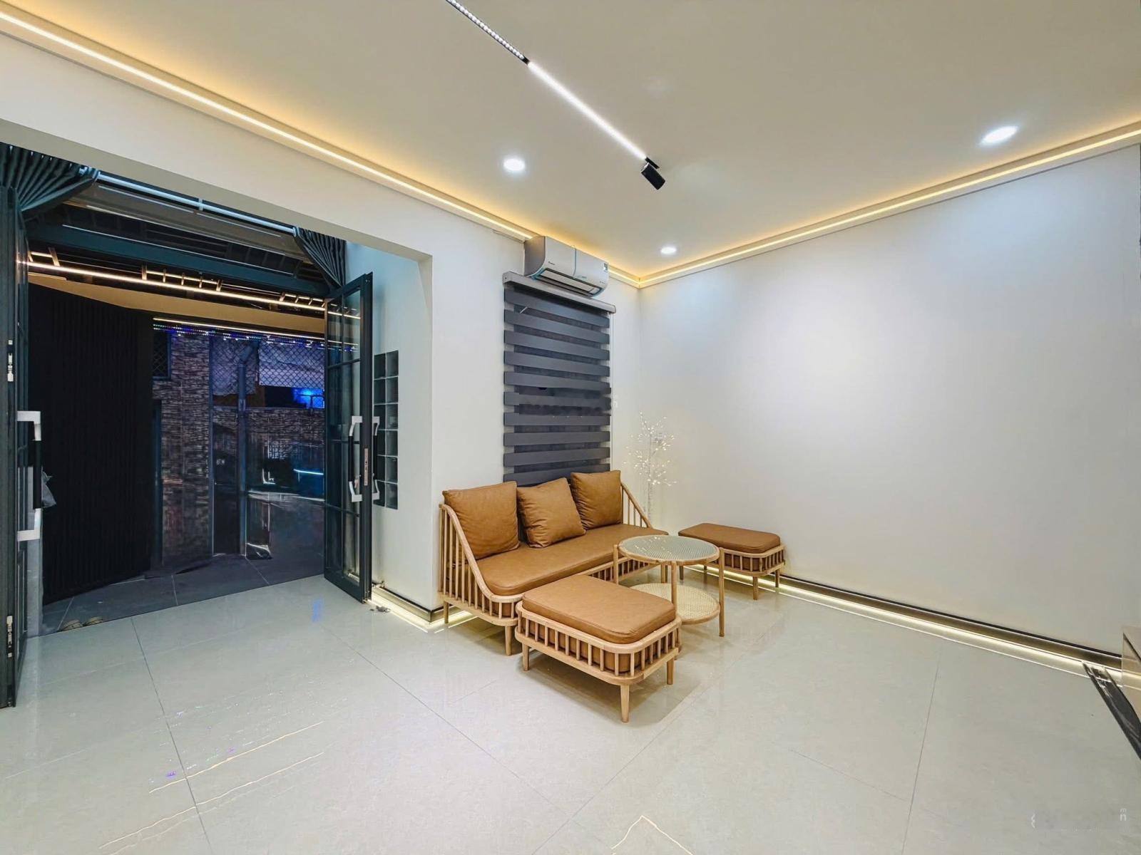 Nhà nhang khủng 5m hẻm thông-lương ngọc quyến, gv dt: 67m2 2 tầng gồm 3 pn giá: 6tỷ5 tặng nội thất