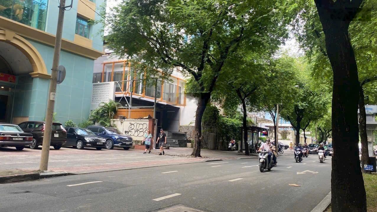 Xuất cảnh bán gấp - Bán nhà Nguyễn Du 364.2m² 5 tầng - 450 tỷ