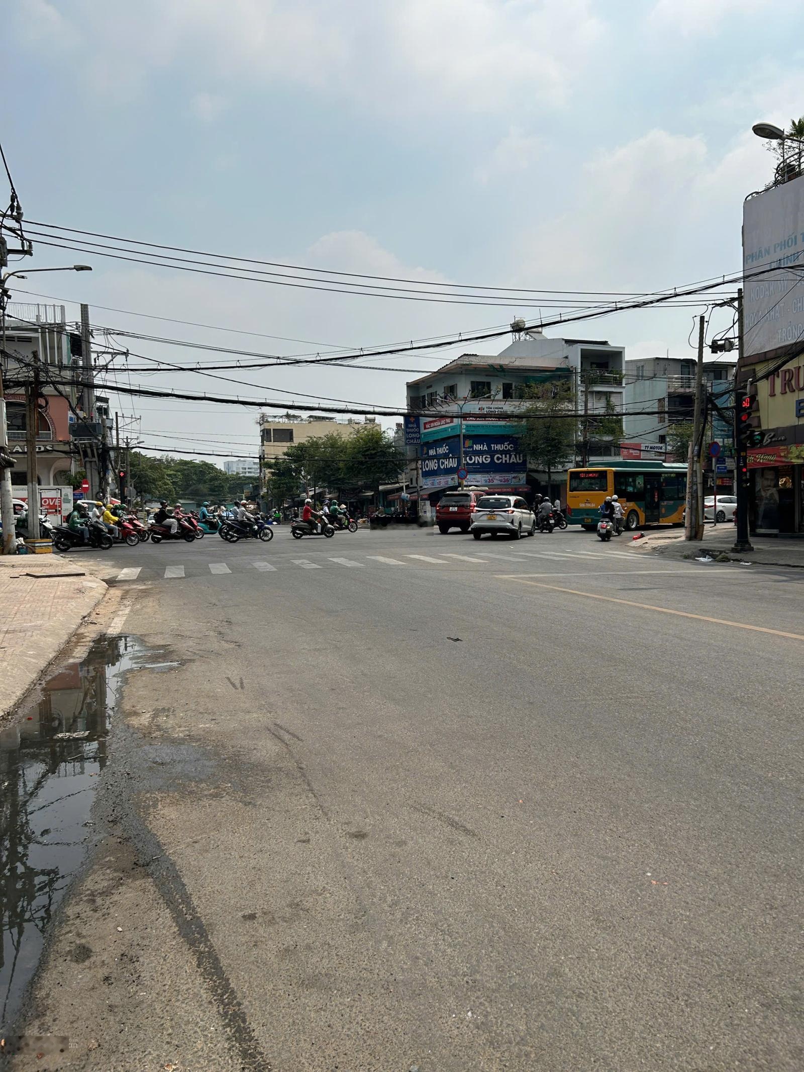 Bán nhà 4 x 10m - mặt tiền đường chu văn an - đoạn đang mở gần xong - 11.9 tỷ