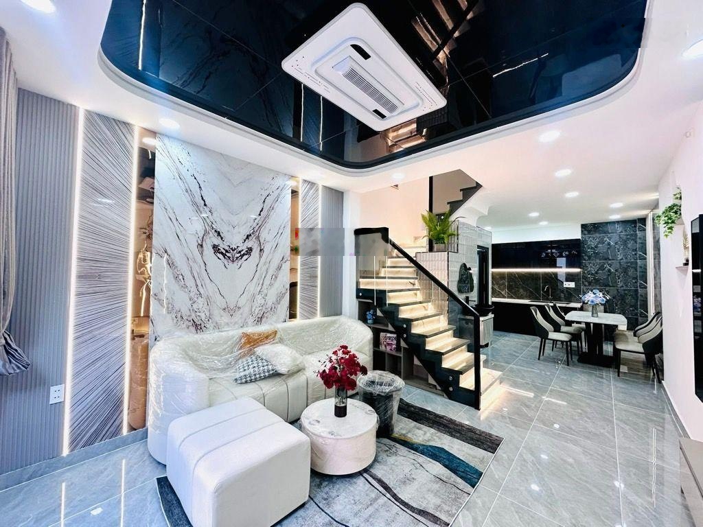 Phan huy ích 39m2- 3 tầng- nhà đẹp dọn vào ở ngay- gần siêu thị emart- quang trung