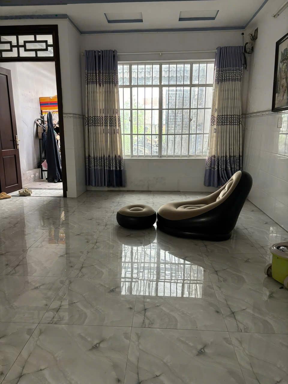 Nhà 1 trệt 1 lầu, cách mặt tiền đường 24 Linh Đông, HXH, giá 7,6 tỷ.