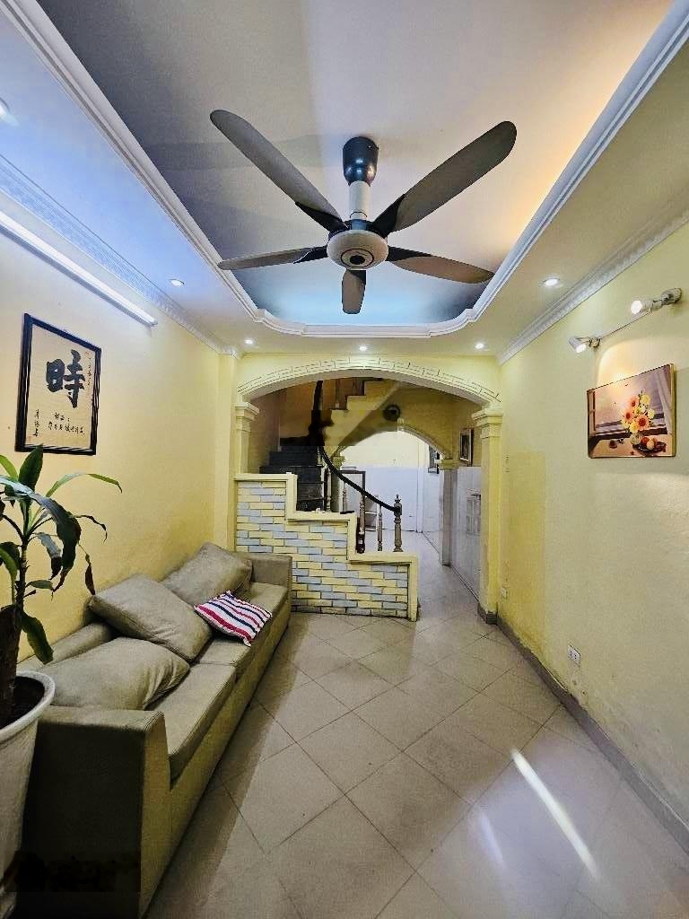 Lô góc 3 mặt ngõ rộng thẳng tắp - cách mặt phố minh khai 100m - trước nhà 3 gác tránh - 5pn