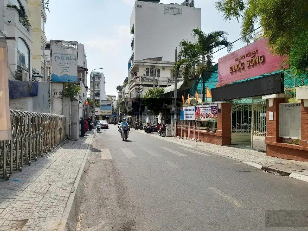 Xuất cảnh bán gấp - Bán nhà Thạch Thị Thanh 124m² 3 tầng - 63.5 tỷ