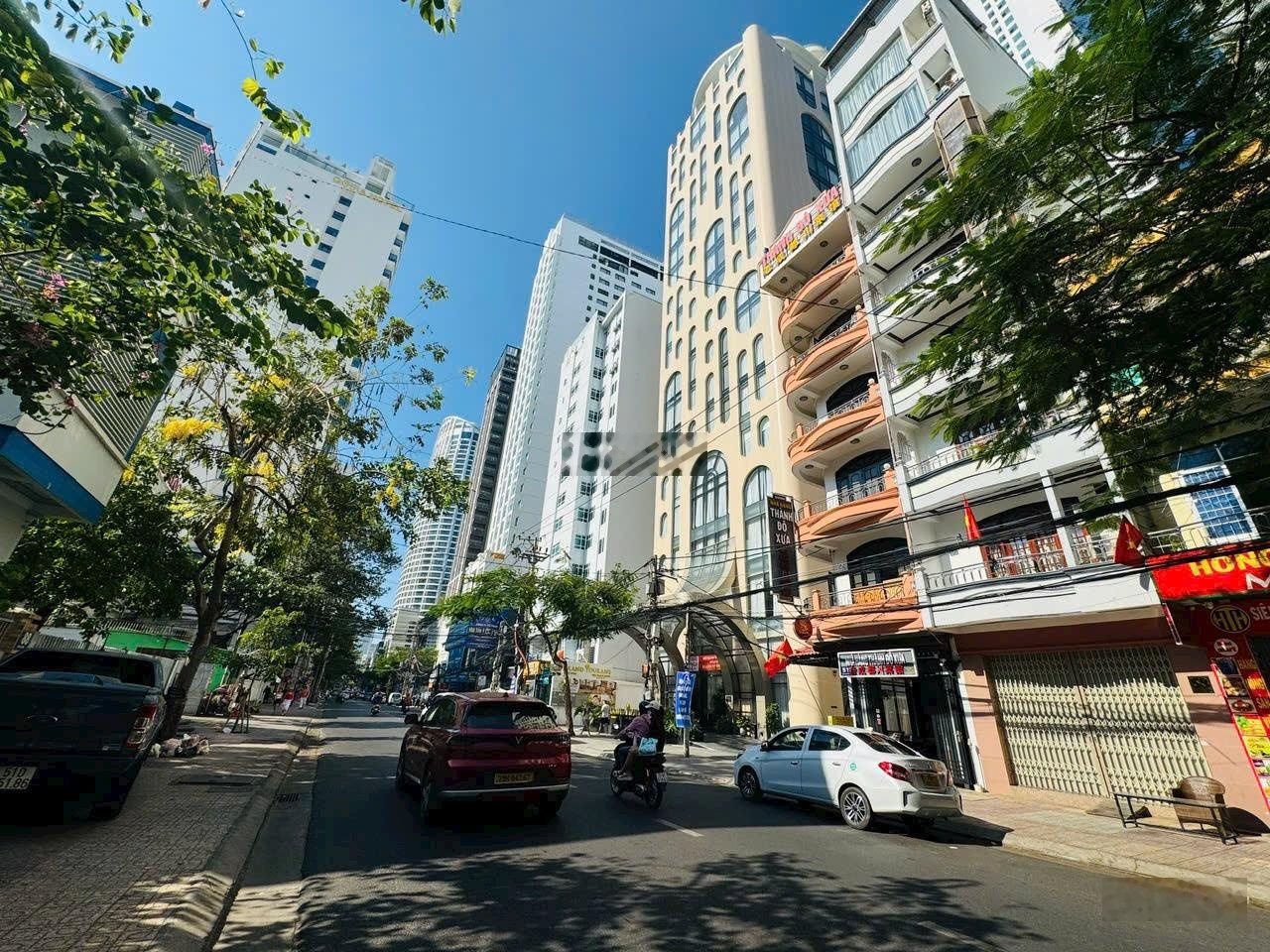 Nhà góc 6 tầng nguyễn thiện thuật khu phố tây nha trang