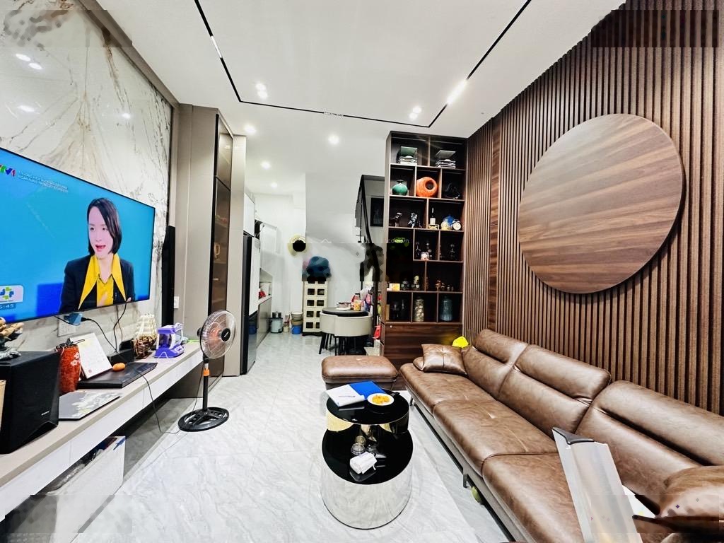 Bán nhà riêng 36m2 Phúc Đồng, nội thất đẹp- 8.75 tỷ