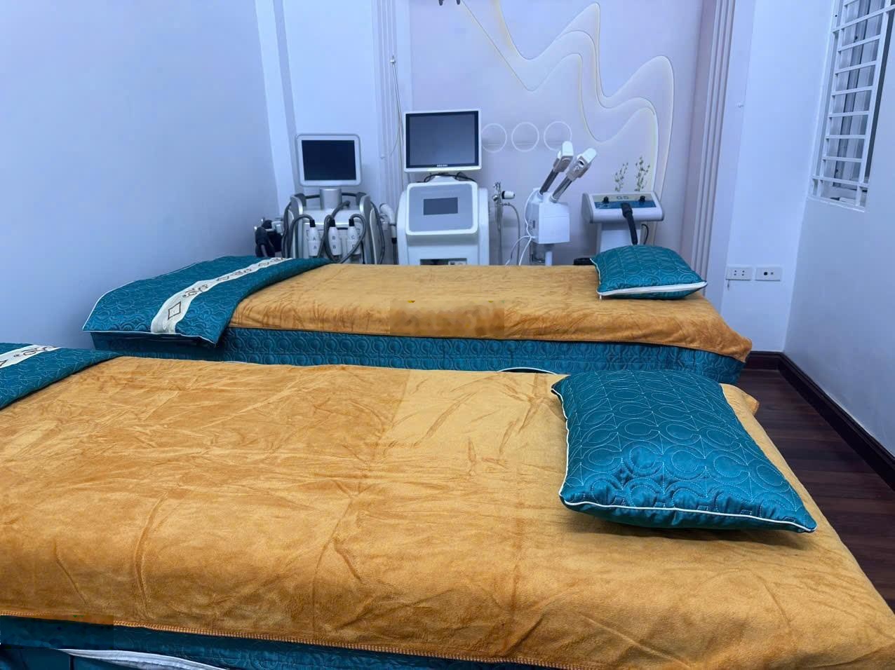 Sang nhượng spa mặt ngõ Phố Thái Hà , DT: 55mét x 5 tầng. sẵn đồ kinh doanh. Ngõ ô tô thông