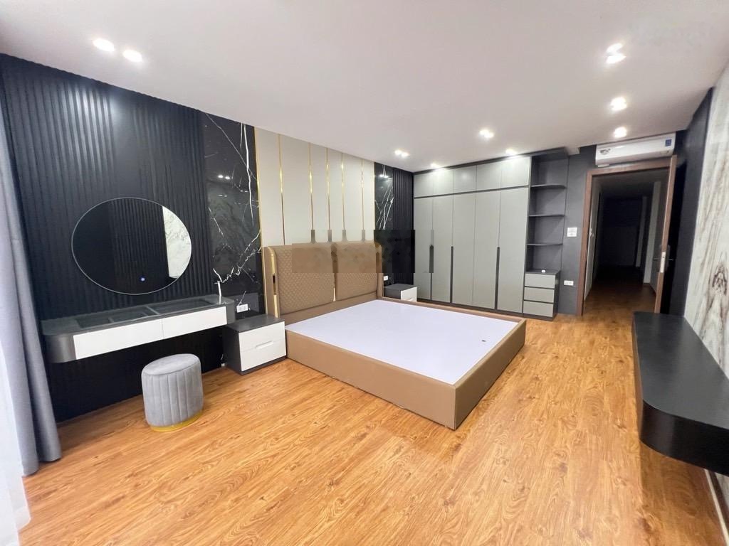 Siêu phẩm ngay sát ngã tư nguyễn văn cừ , hồng tiến, phường bồ đề. dt 85m2. mt 5,2m. giá tốt đầu tư