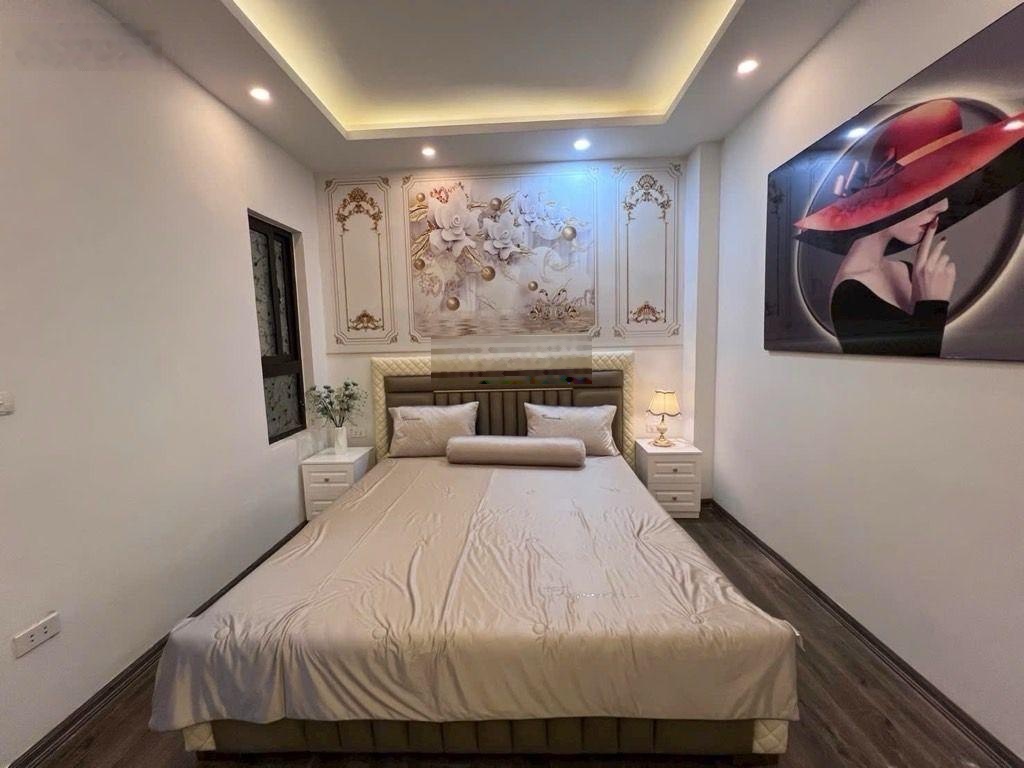 Hoa hậu thanh xuân nhà phân lô 6 tầng đẹp như mới