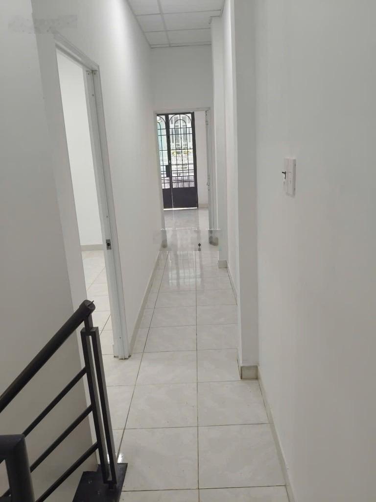 Bán nhà hơn 4 ty nhà 2 tầng trung tâm tăng nhơn phú b quận 9