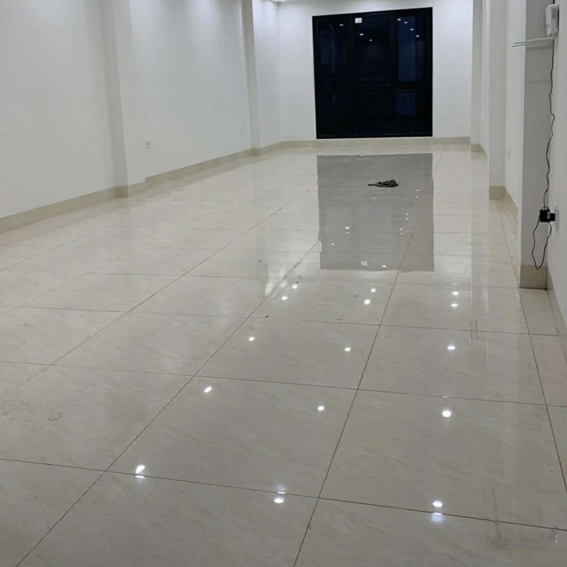 Cho thuê văn phòng tầng 3 nhà mặt phố nguyễn hy quang