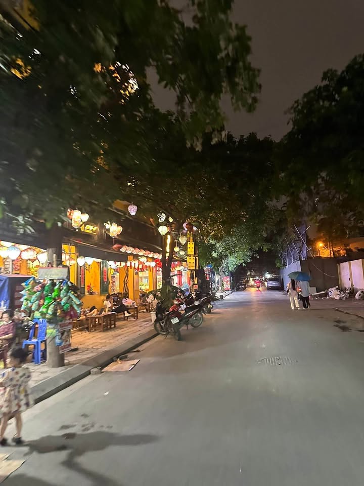 Bán nhà 4 tầng tại phố Tây Sơn, lô góc, ô tô vào nhà, ngõ thông kinh doanh, giá 22,9 tỷ