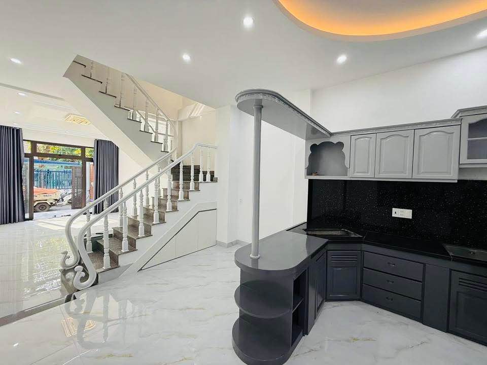 Bán nhà 2 lầu hẻm ô tô Ngô Đức Kế, phường 7, Vũng Tàu, giá 7.5 tỷ