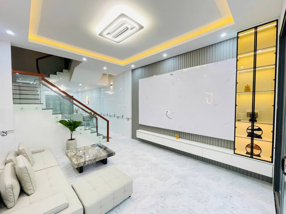 Bán nhà mặt tiền 3,5 tầng tại phường Nhơn Bình, Quy Nhơn, 63m2, giá 4,6 tỷ