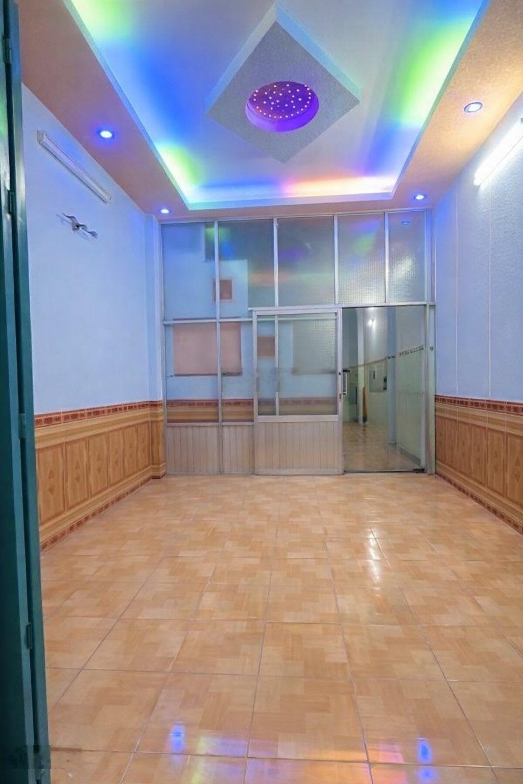 Bạn đang tìm nhà 4 tầng hẻm tải thông vườn lài giá nhỉnh 8?