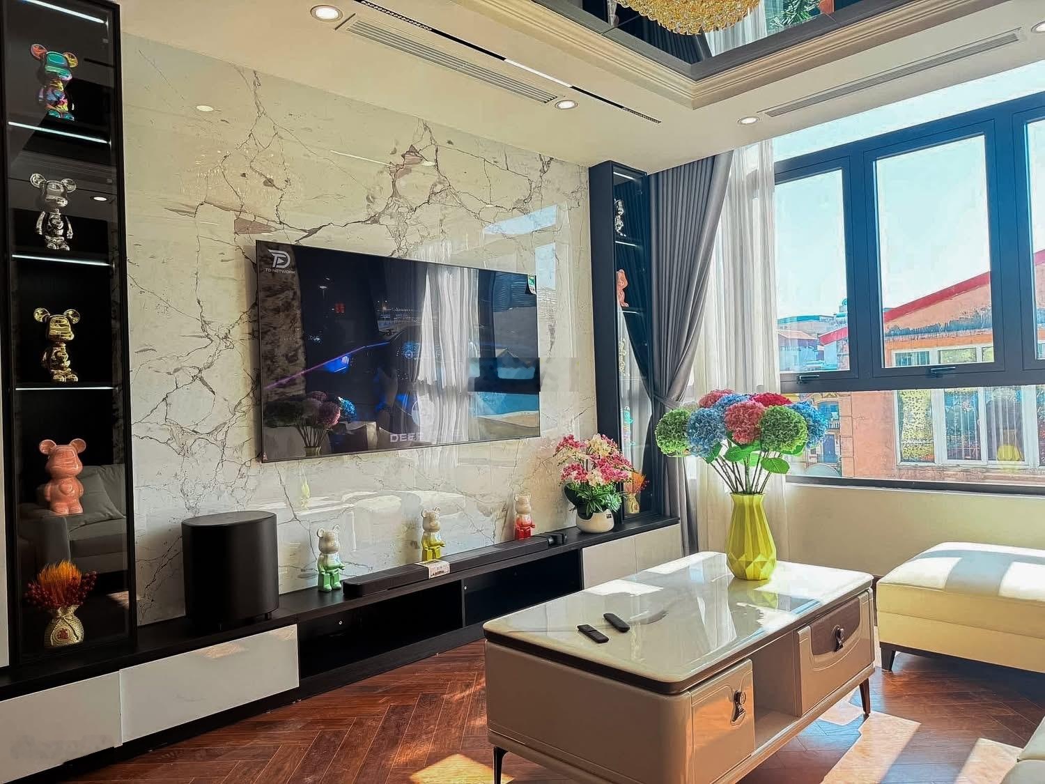 Siêu đẹp phân lô 7 tầng - thang máy - gara ô tô tránh - gần phố - nội thất siêu đẹp - ở sướng