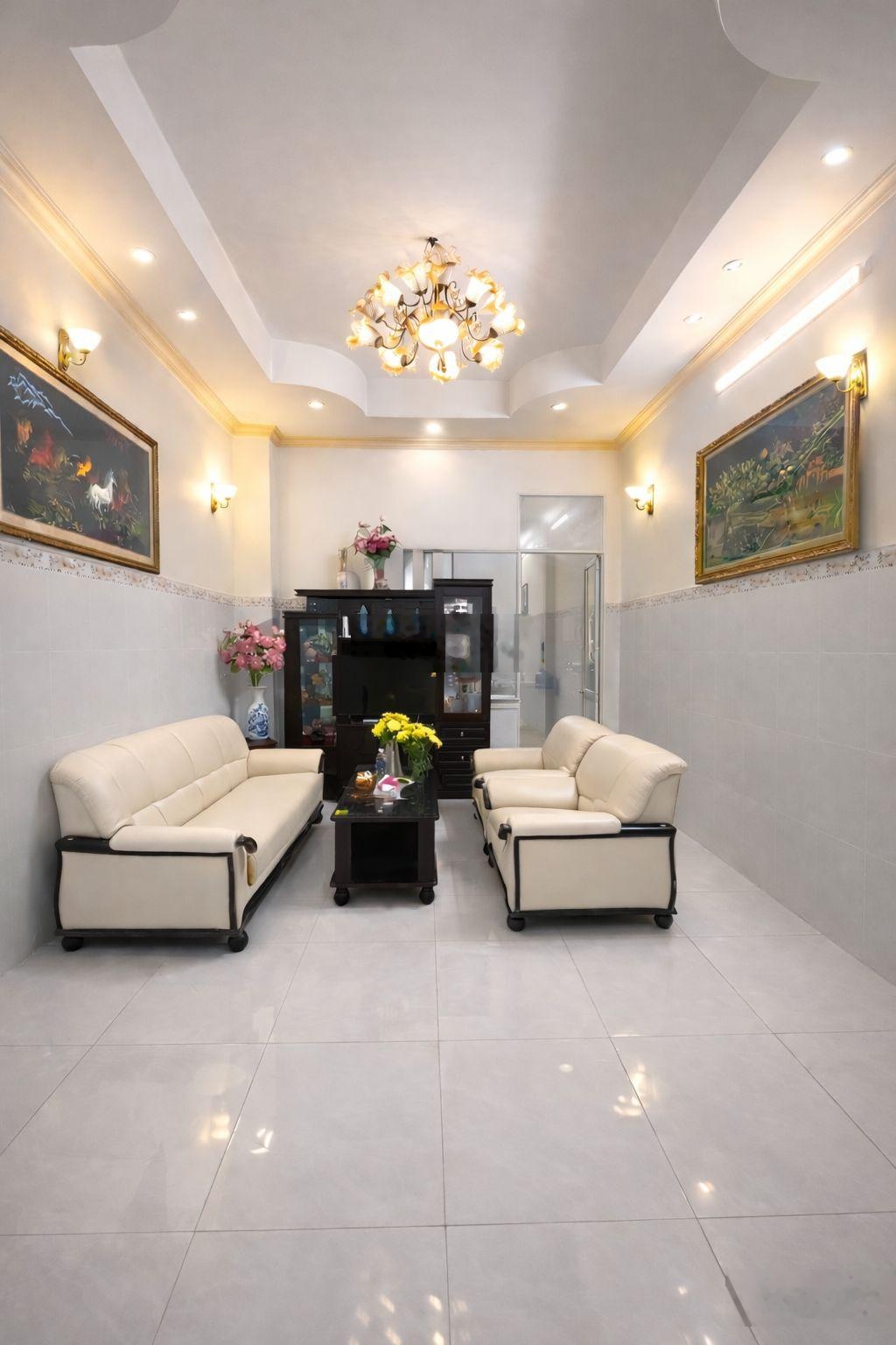 Bán nhà hxh, 3 tầng, 4x20, chỉ 5 tỷ 5, chủ xây kiên cố