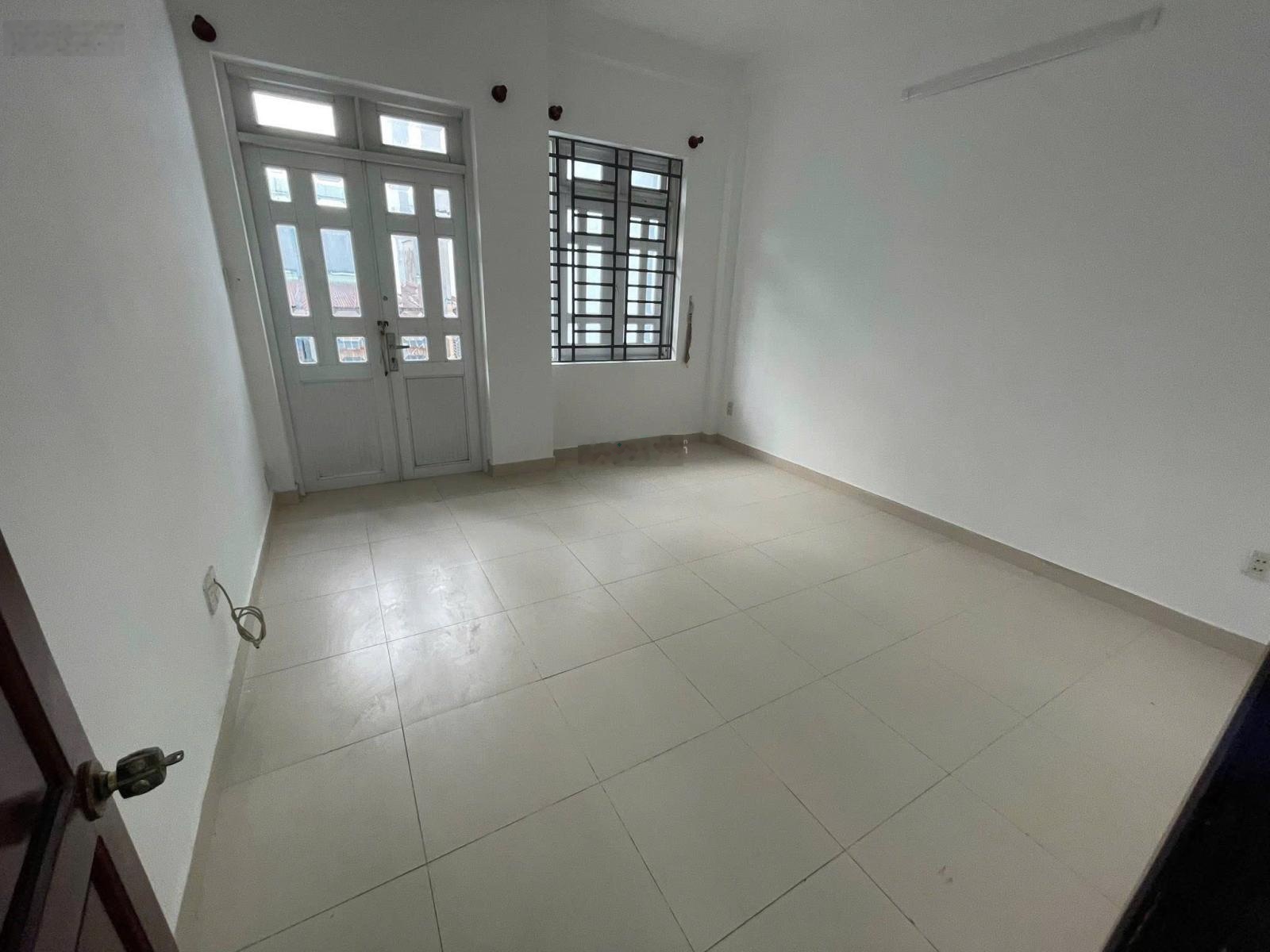 Nhà shr huỳnh thị hai 65m2 - 4m x 17m đúc 1 trệt 1 lầu mái đúc btct - hxh 4m