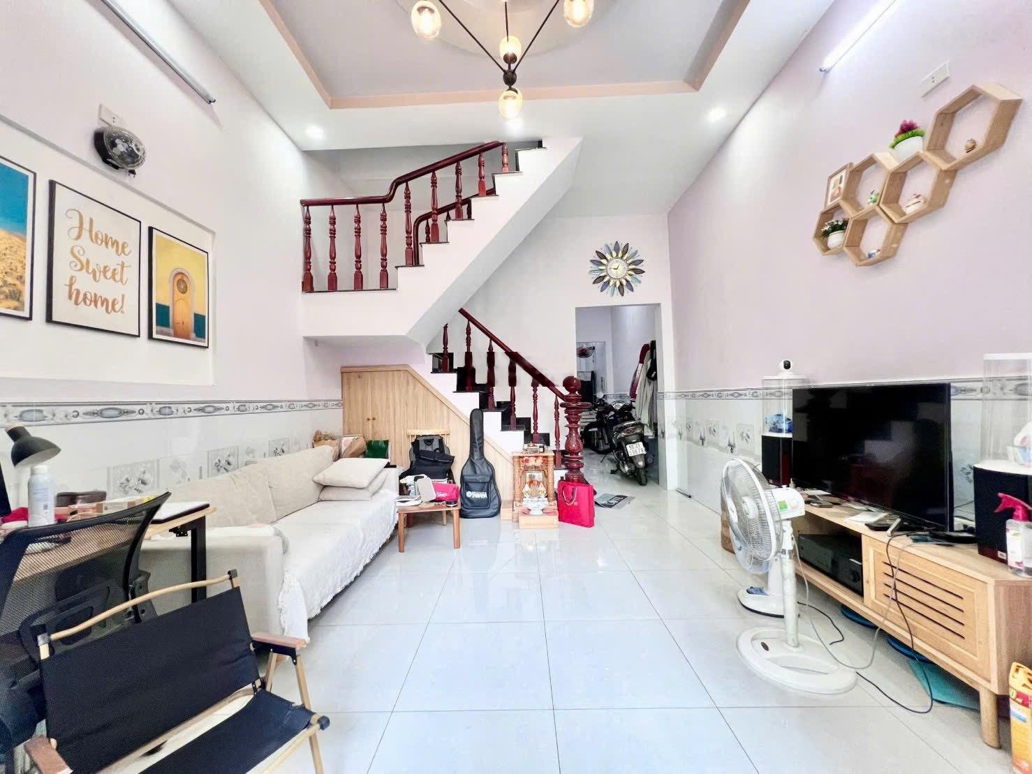 Nhà ngay chợ hiệp thành - hxh 5m đúc 2 tầng lầu 4m x 14m