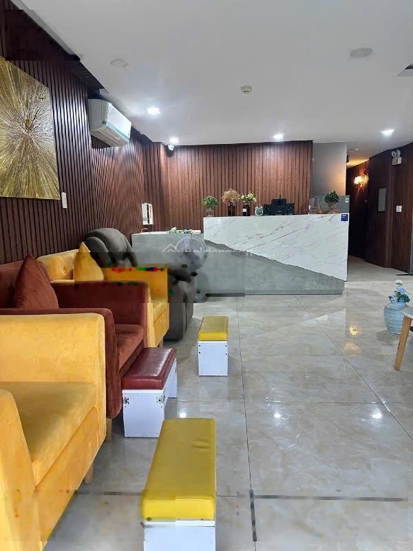 Chuyển nhượng nhà 6 tầng gần biển Mỹ Khê, Khu phố Hàn sầm uất, cơ sở vật chất đầy đủ,dòng tiền ngay