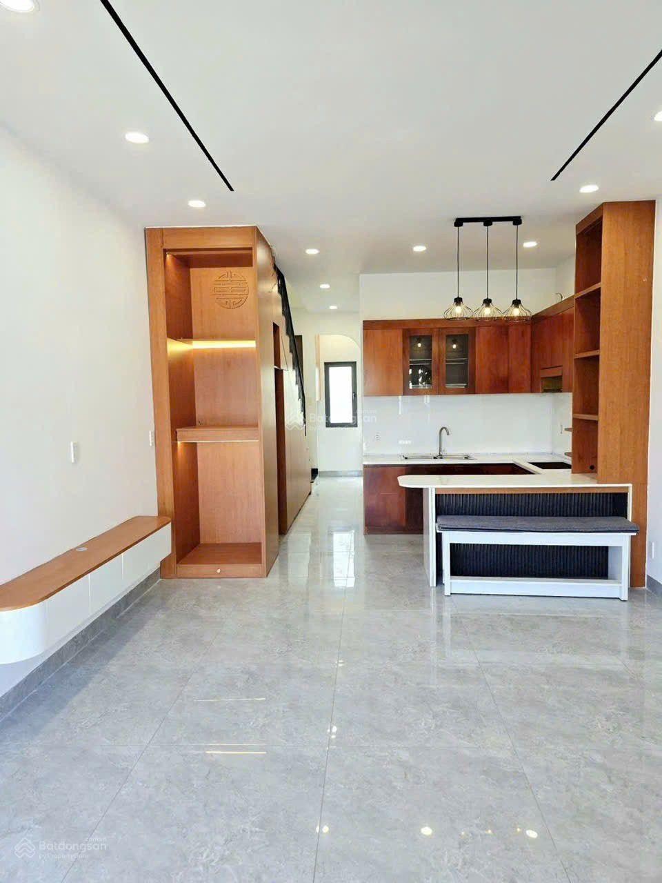 Bán nhà phố 50m2, 2 tầng, hoàn công đủ, đường ô tô 9m, gần cầu ông nhiêu-chợ long trường.